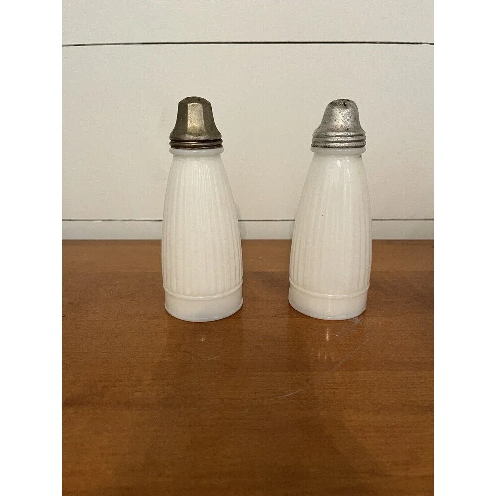 VTG Ribbed Milk Glass Cone Salt & Pepper Shakers set‎ 5 1/2' Metal Tops
